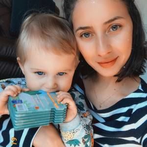 Meet your Posher, Larissa